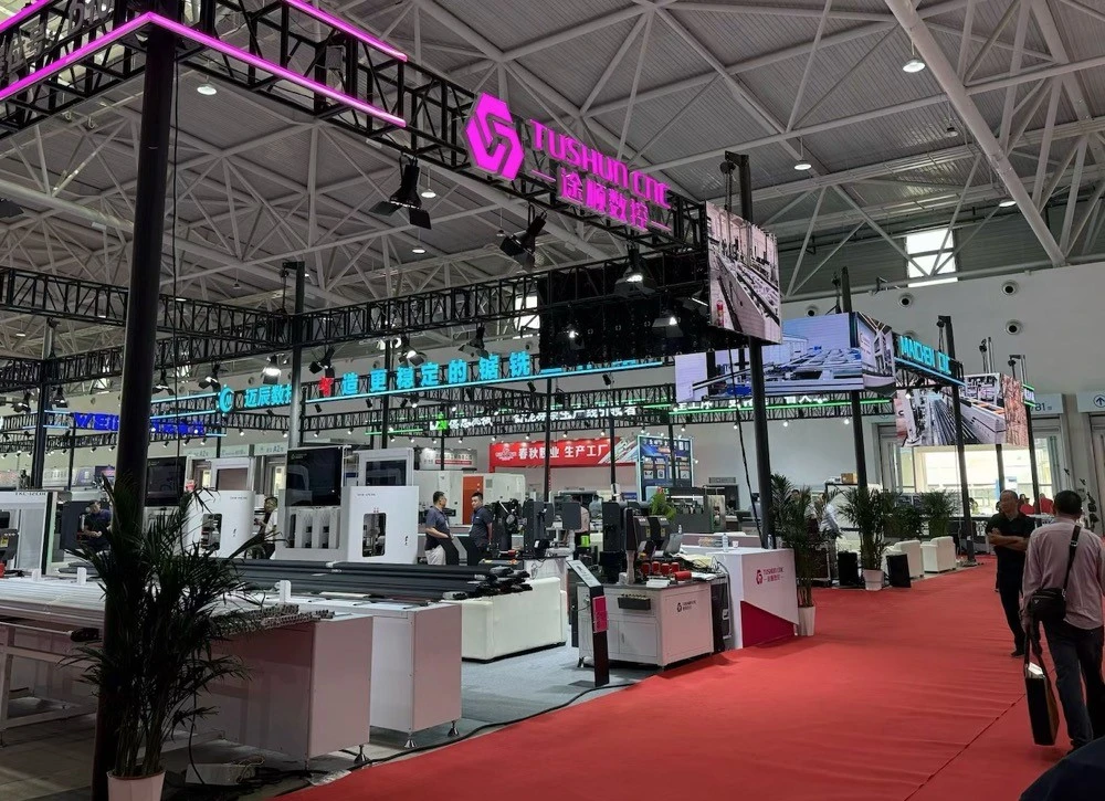 Live from MAKERL at the Linqu Expo Live from MAKERL at the Linqu Expo