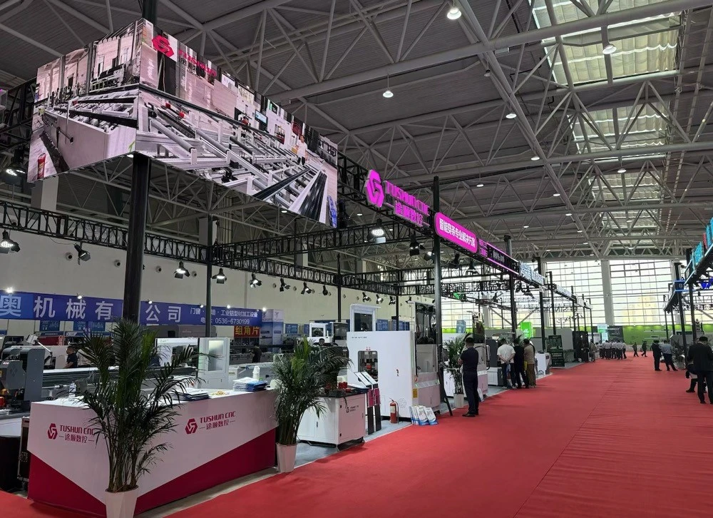 Live from MAKERL at the Linqu Expo Live from MAKERL at the Linqu Expo
